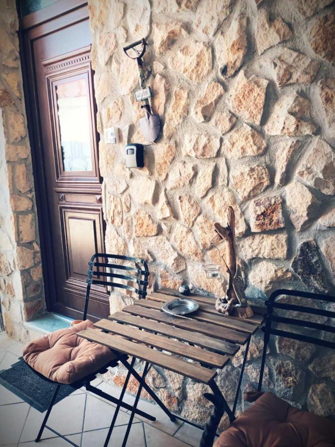 Village House เกรเวนา ภายนอก รูปภาพ